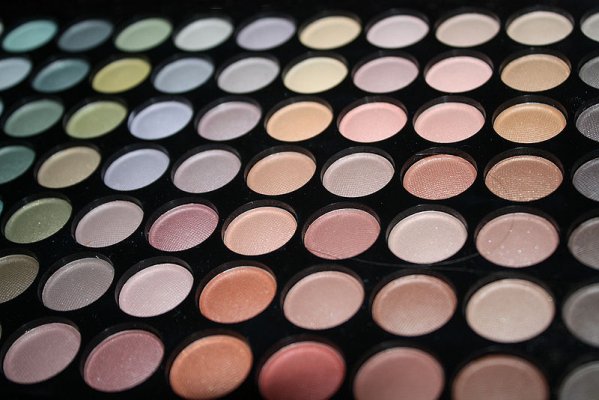 800px-colours_-_make_up-sihana