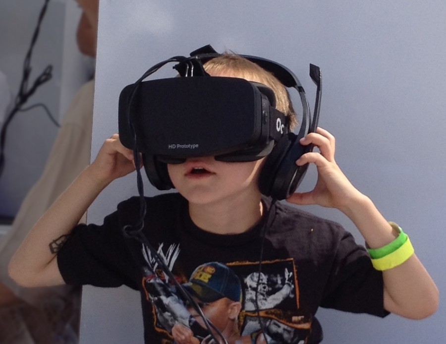 Oculus Rift Hits Market Early 2016